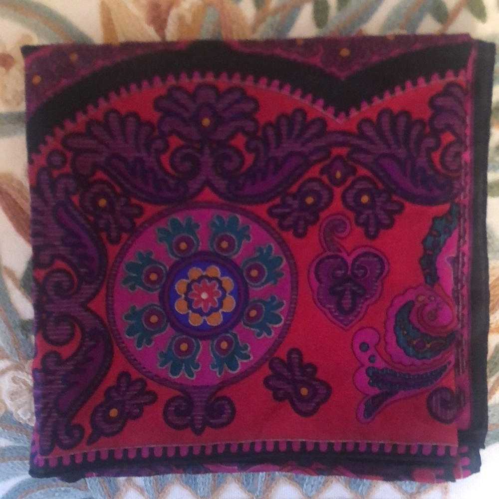 Beautiful Patterned Scarf - image 7